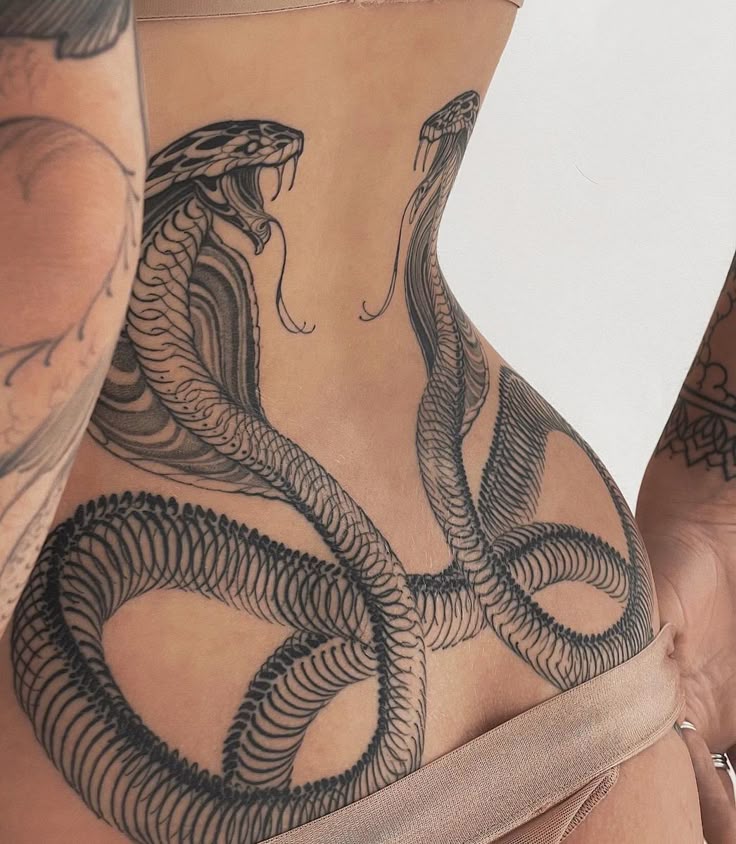 Find Out More on 29 Tramp Stamp Tattoo Ideas 2025: Cute, Dainty, Gothic &#038; Y2K Lower Back Designs