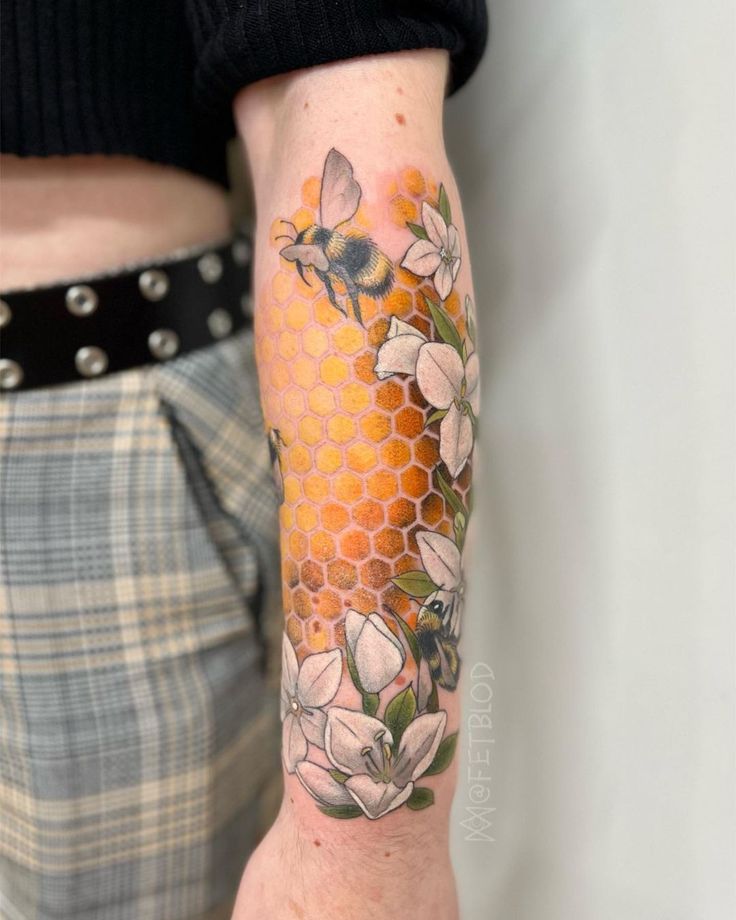 30 Honeycomb Tattoo Ideas 2025 with Bees, Flowers, and Geometric Patterns for Men and Women