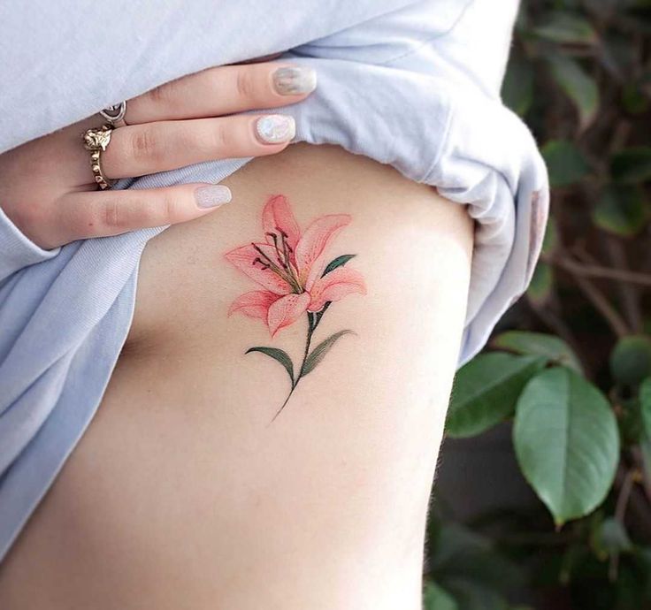 29 July Birth Flower Tattoo Ideas 2025 – Fine Line, Spine, Arm, Shoulder &#038; Sleeve Designs