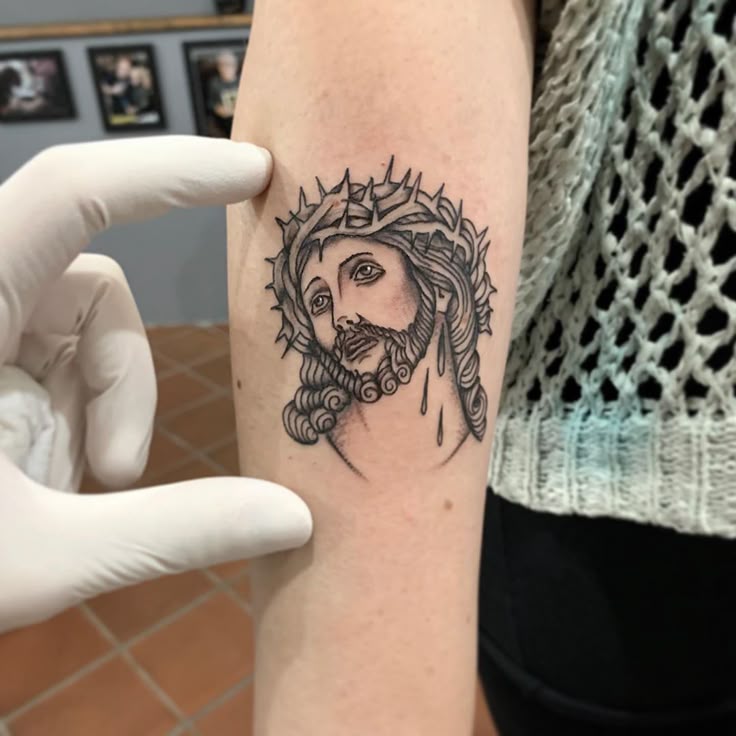 25 Jesus Tattoo Ideas 2025: Sacred Heart, Virgin Mary, Fine Line, Sleeve for Women, Back, Forearm