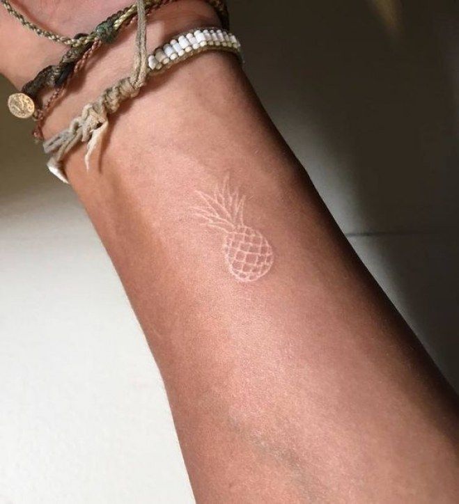 27 White Tattoo Ideas 2025 for Women and Men – Aesthetic Designs on Dark Skin and More