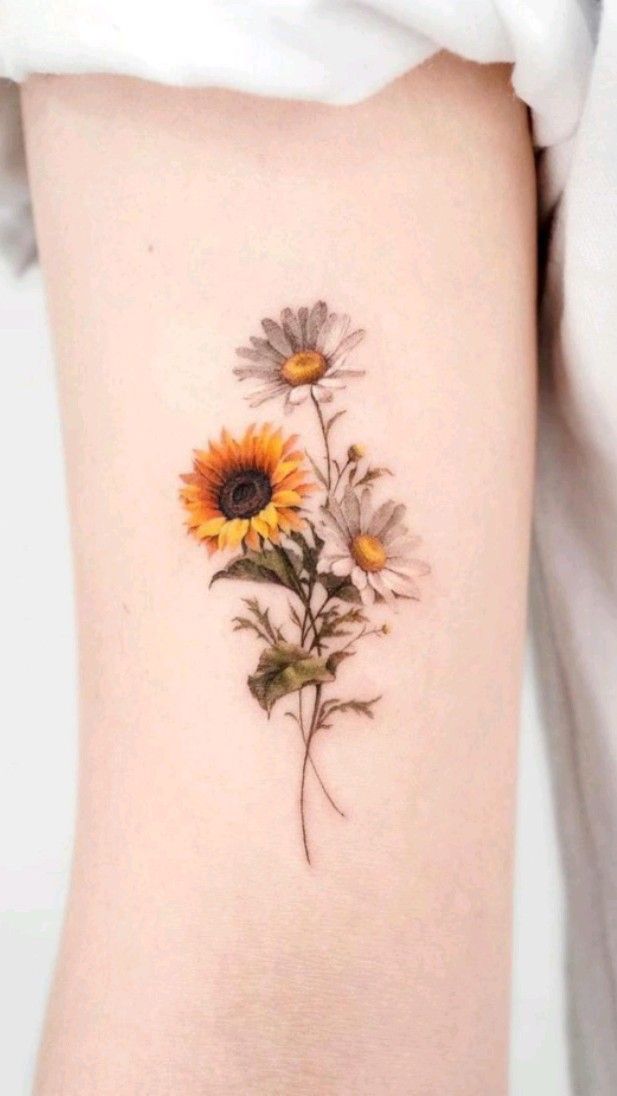 25 Daisy Tattoo Ideas 2025 with Fine Line, Watercolor, Minimalist, Stencil, Traditional &#038; Dainty Designs
