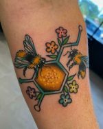 30 Honeycomb Tattoo Ideas 2025 with Bees, Flowers, and Geometric ...