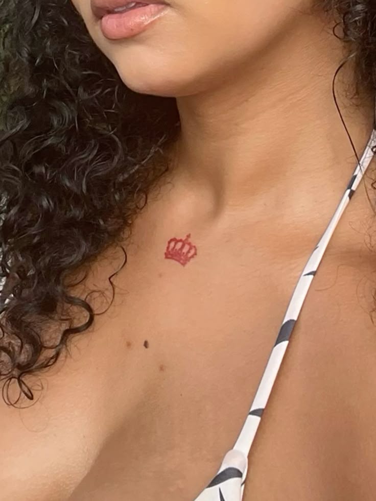 27 Crown Tattoo Ideas 2025: Minimalist, Feminine, and King-Inspired Designs for Men and Women