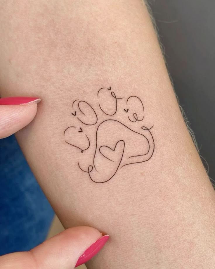28 Paw Print Tattoo Ideas 2025 for Dog &#038; Cat Lovers – Memorial, Floral, Watercolor, Fine Line
