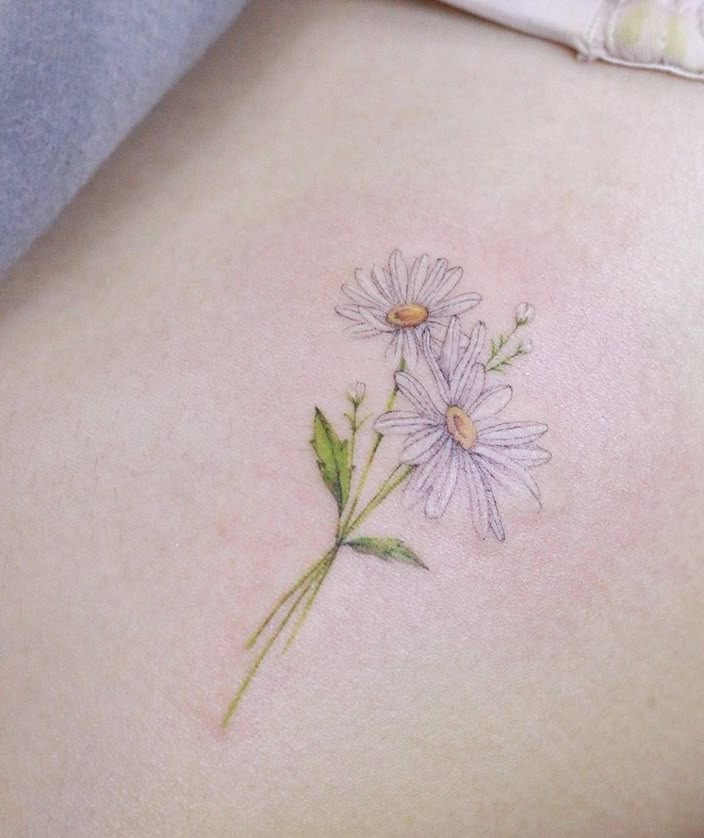25 Daisy Tattoo Ideas 2025 with Fine Line, Watercolor, Minimalist, Stencil, Traditional &#038; Dainty Designs