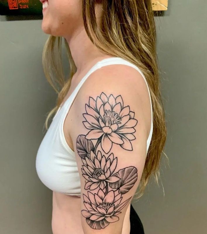29 July Birth Flower Tattoo Ideas 2025 – Fine Line, Spine, Arm, Shoulder &#038; Sleeve Designs