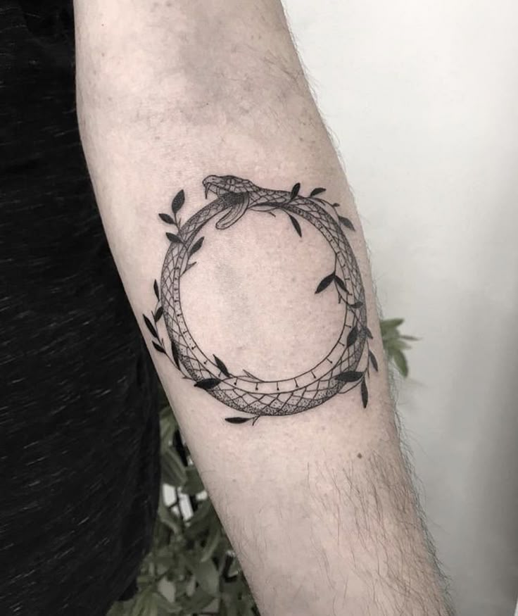 25 Ouroboros Tattoo Ideas 2025: Minimalist, Dragon, FMAB &#038; Traditional Snake Designs