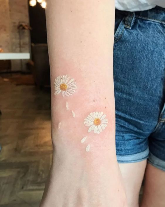27 White Tattoo Ideas 2025 for Women and Men – Aesthetic Designs on Dark Skin and More