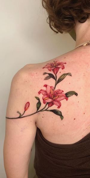 29 July Birth Flower Tattoo Ideas 2025 – Fine Line, Spine, Arm, Shoulder &#038; Sleeve Designs