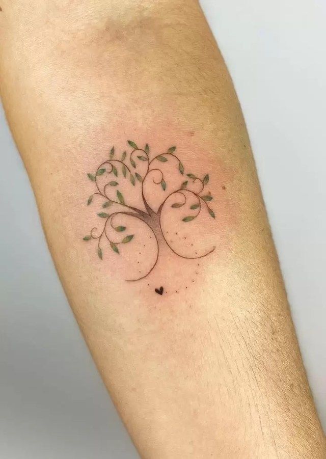 Explore 28 Tree Tattoo Ideas 2025: Minimalist, Fine Line, Sleeve &#038; Family-Inspired Designs