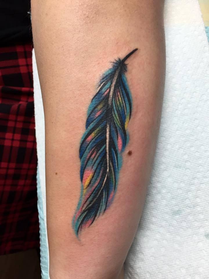 28 Feather Tattoo Ideas 2025: Fine Line, Mandala, Native American, Black, Simple &#038; Meaningful Designs
