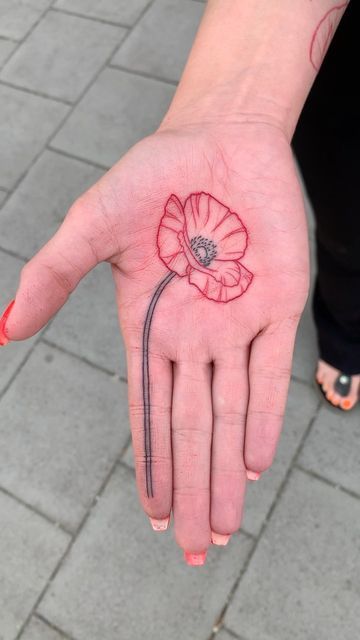 28 Poppy Tattoo Ideas 2025 for Women &#038; Men – Fine Line, Traditional, Minimalist &#038; Bold Red Floral Designs
