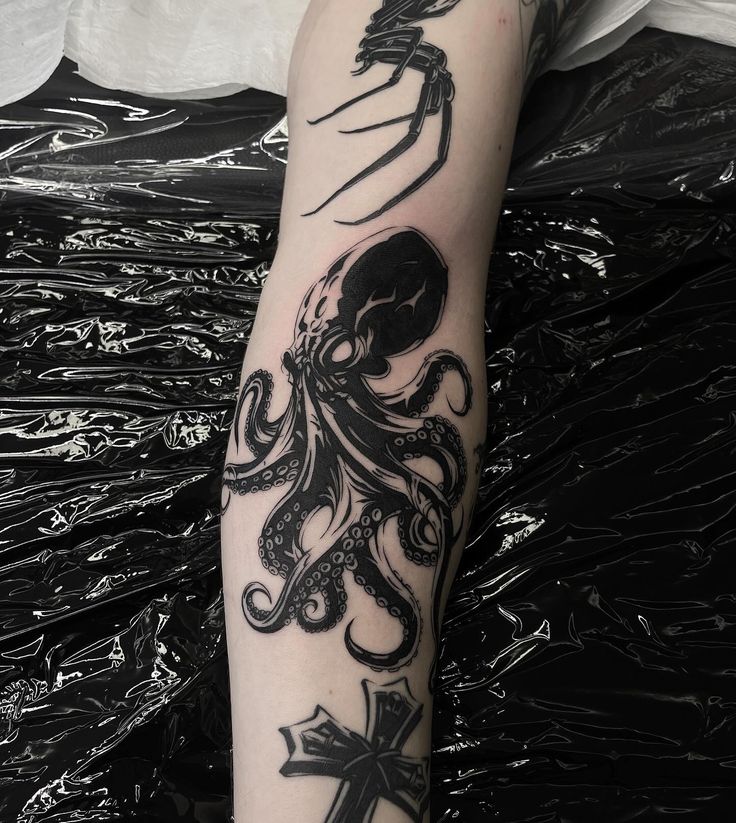 30 Blackwork Tattoo Ideas 2025 for Men &#038; Women – Bold Sleeve, Flash, Coverup &#038; Arm Design
