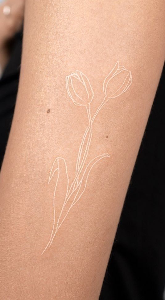27 White Tattoo Ideas 2025 for Women and Men – Aesthetic Designs on Dark Skin and More
