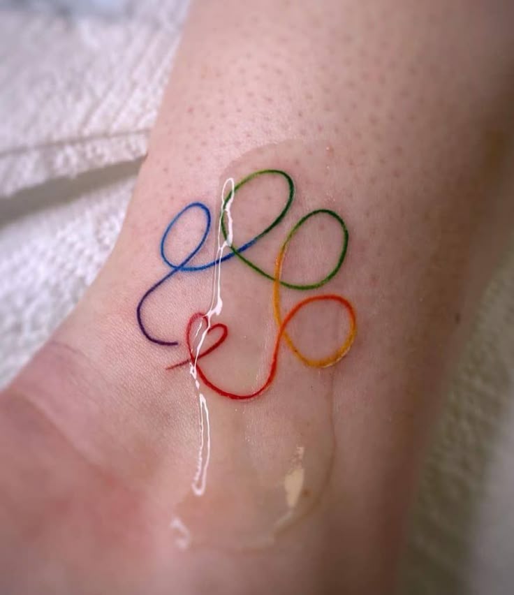 28 Paw Print Tattoo Ideas 2025 for Dog &#038; Cat Lovers – Memorial, Floral, Watercolor, Fine Line