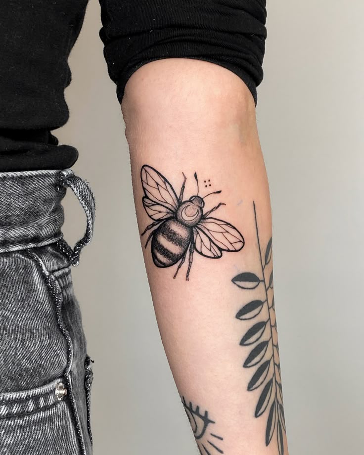 30 Blackwork Tattoo Ideas 2025 for Men &#038; Women – Bold Sleeve, Flash, Coverup &#038; Arm Design