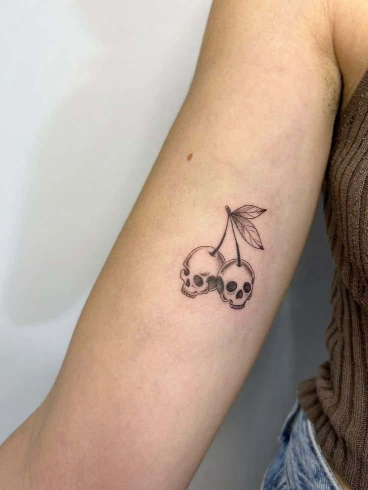29 Skull Tattoos Ideas 2025 for Men and Women – Unique, Traditional, Feminine, Dark &#038; Mexican Skull Designs