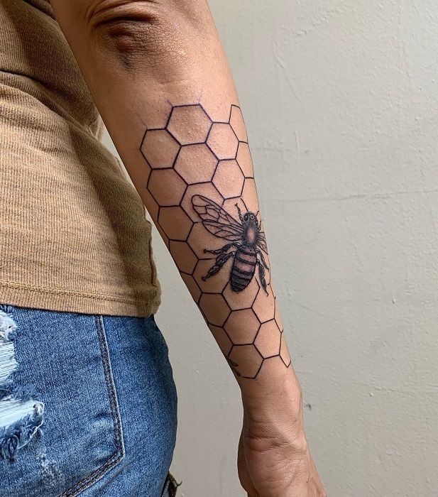30 Honeycomb Tattoo Ideas 2025 with Bees, Flowers, and Geometric Patterns for Men and Women