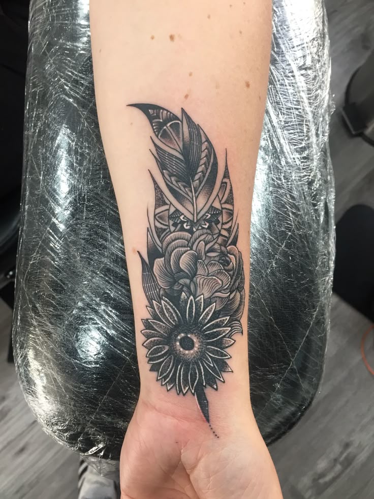 28 Feather Tattoo Ideas 2025: Fine Line, Mandala, Native American, Black, Simple &#038; Meaningful Designs