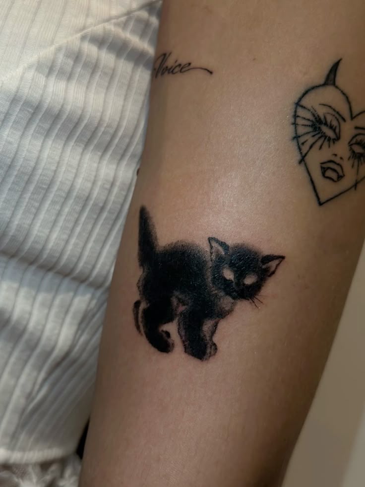 27 Black Cat Tattoo Ideas 2025 – Realistic, Minimalist, Traditional &#038; Witchy Designs