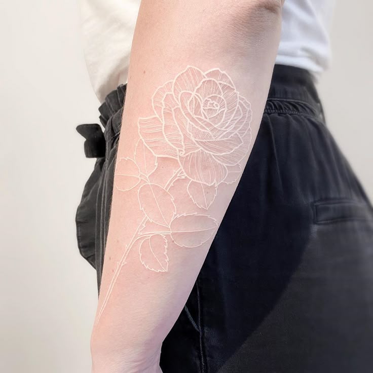 27 White Tattoo Ideas 2025 for Women and Men – Aesthetic Designs on Dark Skin and More