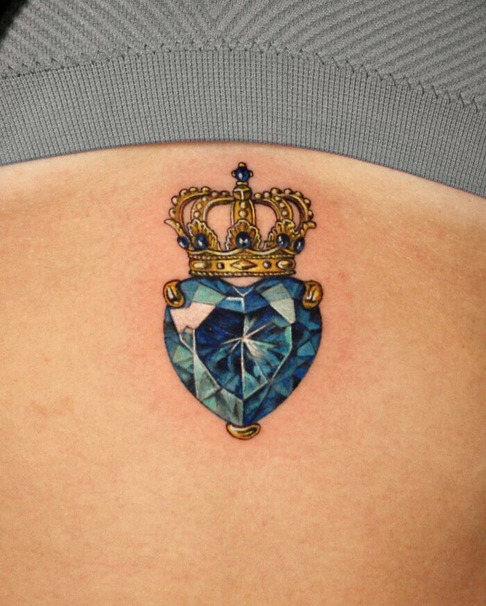 27 Crown Tattoo Ideas 2025: Minimalist, Feminine, and King-Inspired Designs for Men and Women