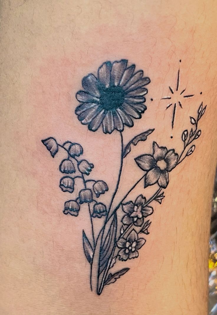 29 July Birth Flower Tattoo Ideas 2025 – Fine Line, Spine, Arm, Shoulder &#038; Sleeve Designs