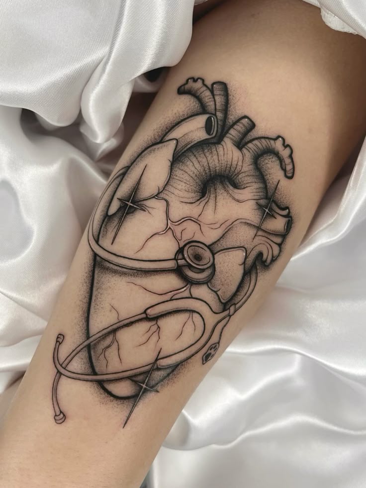 30 Blackwork Tattoo Ideas 2025 for Men &#038; Women – Bold Sleeve, Flash, Coverup &#038; Arm Design