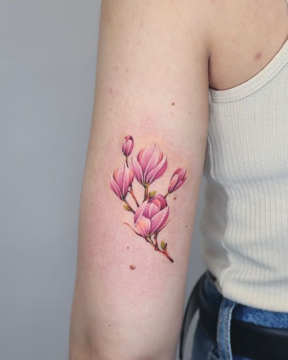 29 July Birth Flower Tattoo Ideas 2025 – Fine Line, Spine, Arm, Shoulder &#038; Sleeve Designs