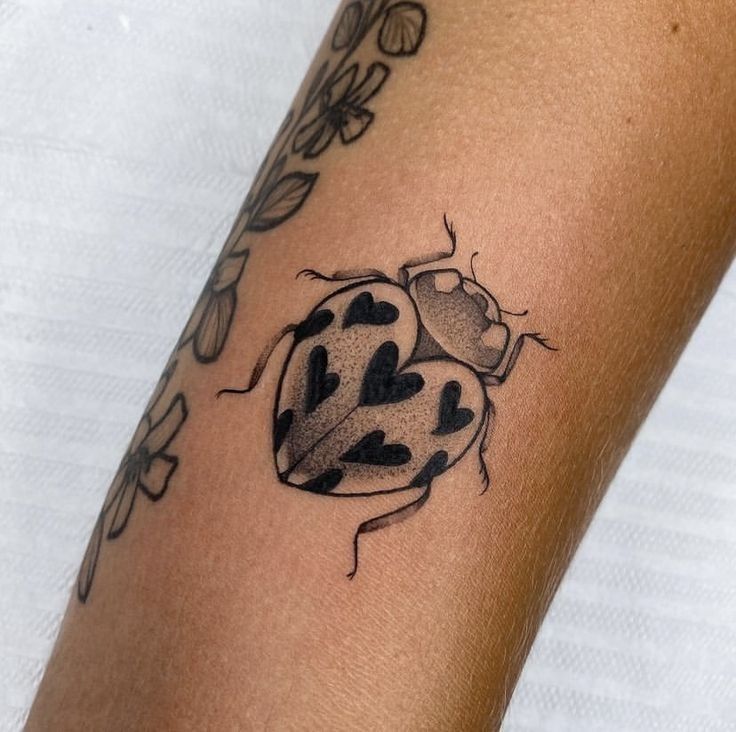 29 Ladybug Tattoo Ideas 2025 with Stencil Designs, Fine Line, Traditional Style, Gothic, Floral