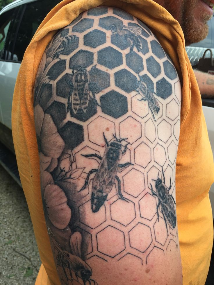 30 Honeycomb Tattoo Ideas 2025 with Bees, Flowers, and Geometric Patterns for Men and Women