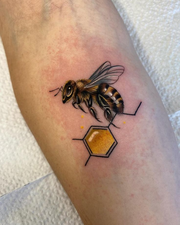 30 Honeycomb Tattoo Ideas 2025 with Bees, Flowers, and Geometric Patterns for Men and Women