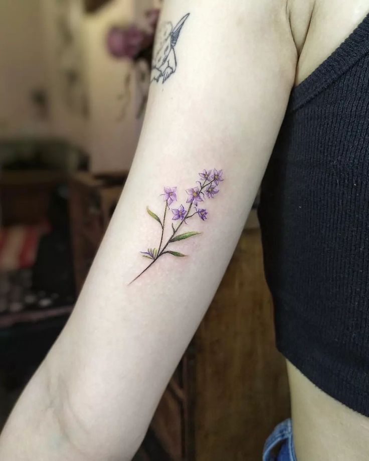 29 July Birth Flower Tattoo Ideas 2025 – Fine Line, Spine, Arm, Shoulder &#038; Sleeve Designs