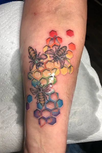 30 Honeycomb Tattoo Ideas 2025 with Bees, Flowers, and Geometric Patterns for Men and Women