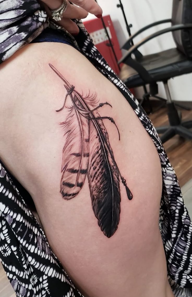 28 Feather Tattoo Ideas 2025: Fine Line, Mandala, Native American, Black, Simple &#038; Meaningful Designs