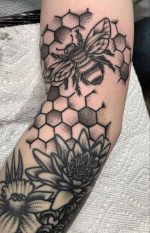 30 Honeycomb Tattoo Ideas 2025 with Bees, Flowers, and Geometric ...
