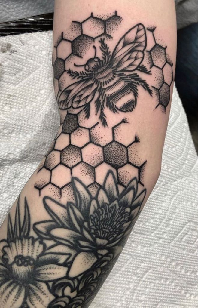 30 Honeycomb Tattoo Ideas 2025 with Bees, Flowers, and Geometric Patterns for Men and Women