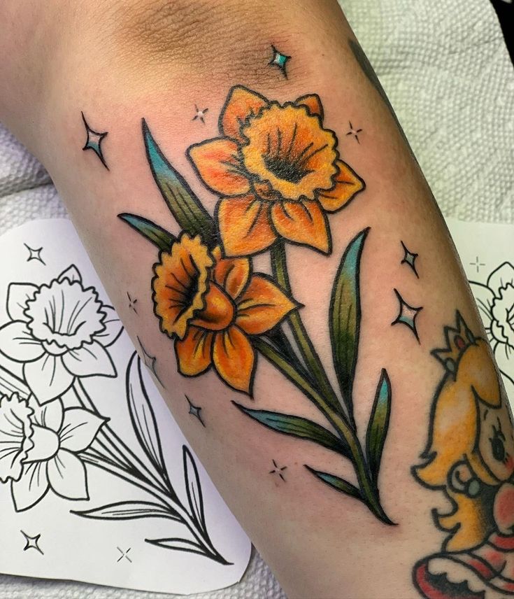 30 Daffodil Tattoo Ideas 2025: Fine Line, Traditional with Name, Birth Flower &#038; Neotraditional Design