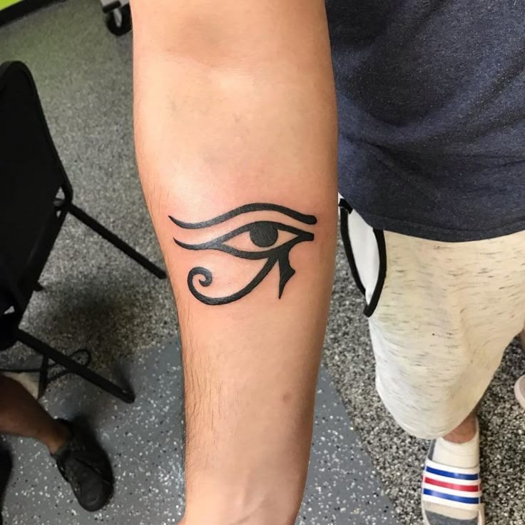 30 Eye of Horus Tattoo Ideas 2025: Design Meaning, Feminine &#038; Men Styles