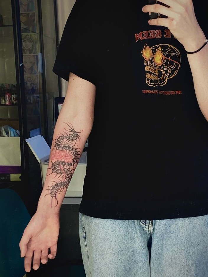 31 Centipede Tattoo Ideas 2025: Blackwork, Traditional, Tokyo Ghoul, Spider Lily, Skull, Giant Back