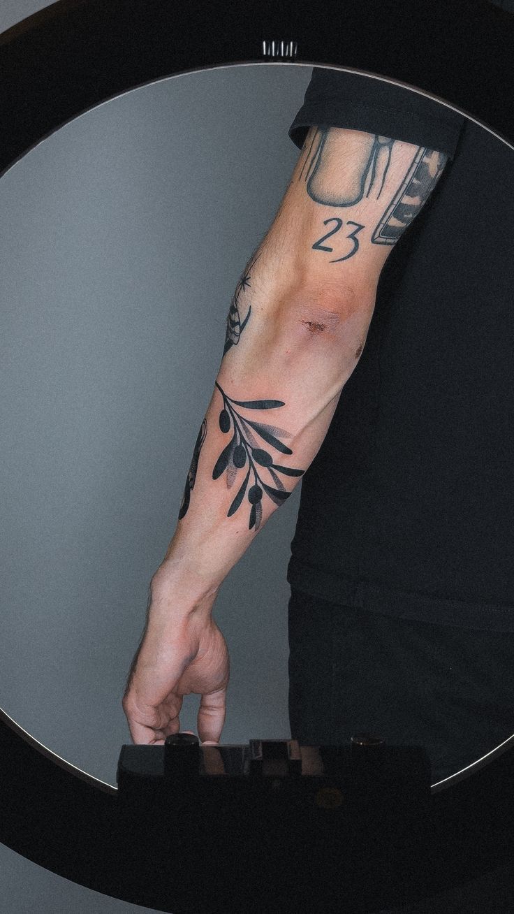 26 Olive Branch Tattoo Ideas 2025: Fine Line, Arm Wrap, Minimal, American Traditional Designs
