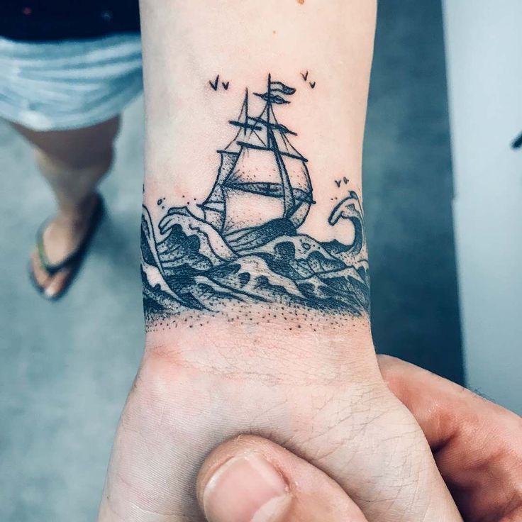 Wrist Tattoo Ideas 2025: 29 Designs for Women and Men, Fine Line, Tiny American Traditional Tattoos