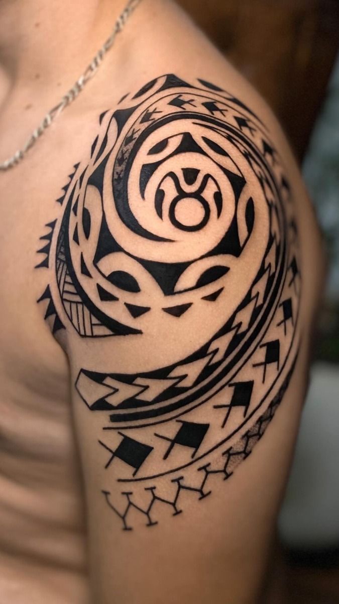 26 Shoulder Tattoo Ideas 2025 Women and Men &#8211; Ornamental, Fine Line, Eagle, Stencil, and More