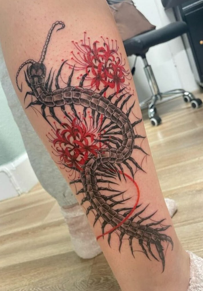 31 Centipede Tattoo Ideas 2025: Blackwork, Traditional, Tokyo Ghoul, Spider Lily, Skull, Giant Back