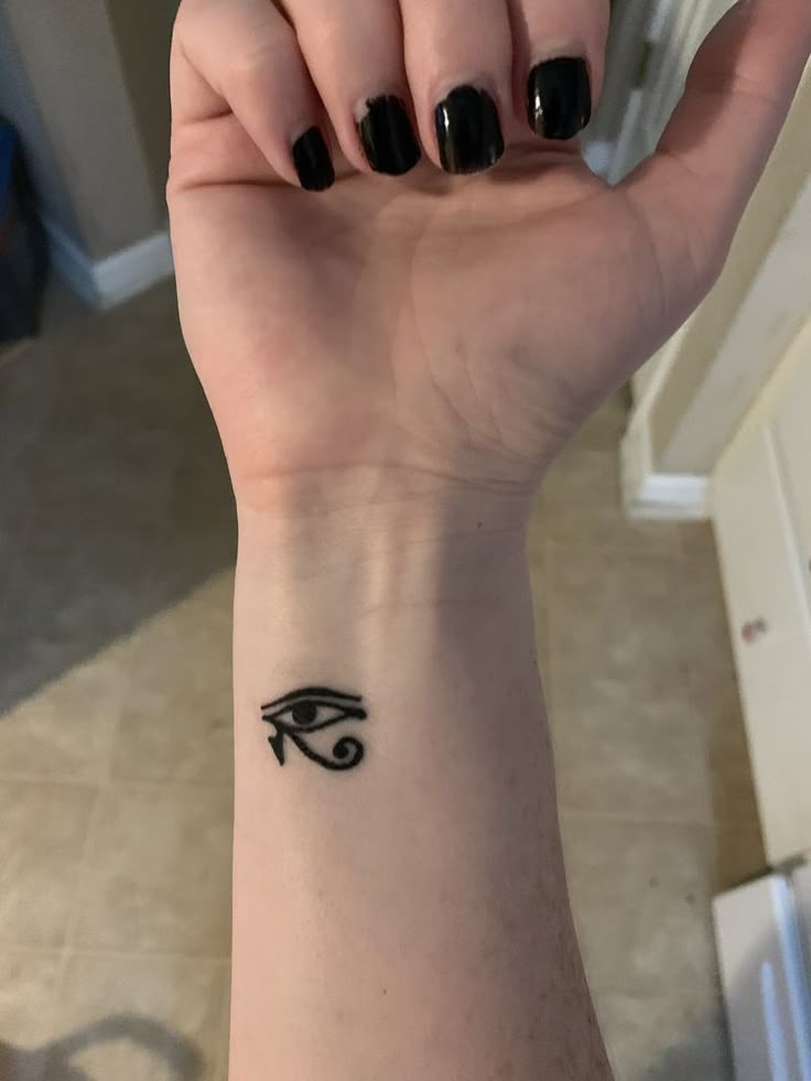 30 Eye of Horus Tattoo Ideas 2025: Design Meaning, Feminine &#038; Men Styles
