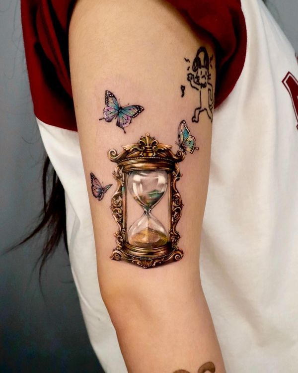 29 Hourglass Tattoo Ideas 2025 with Meaningful Designs for Men and Women — Minimalist, Feminine, Traditional