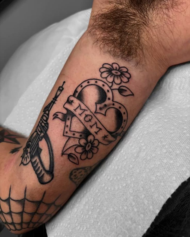 Mom Tattoos Ideas 2025: Fresh Tattoos Ideals of Daughter, Son, Traditional, Simple, and Grief Inkige