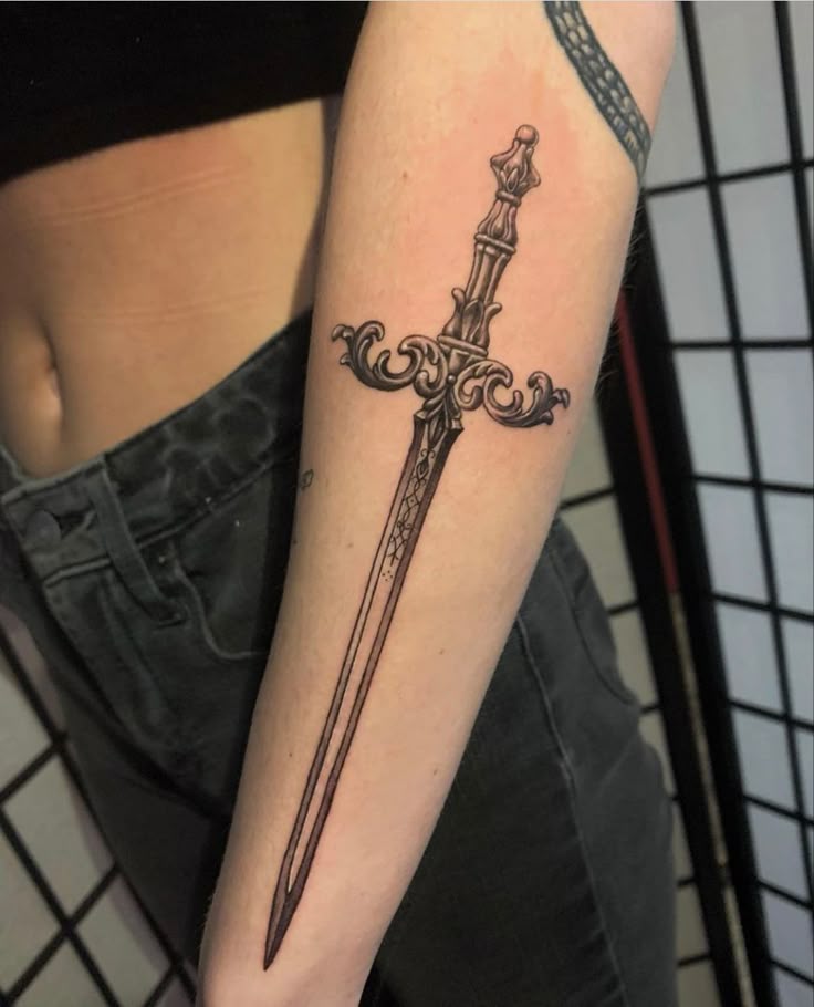 30 Dagger Tattoo Ideas 2025: Neotraditional, Fine Line, Gothic, Butterfly, Panther, Fantasy Designs