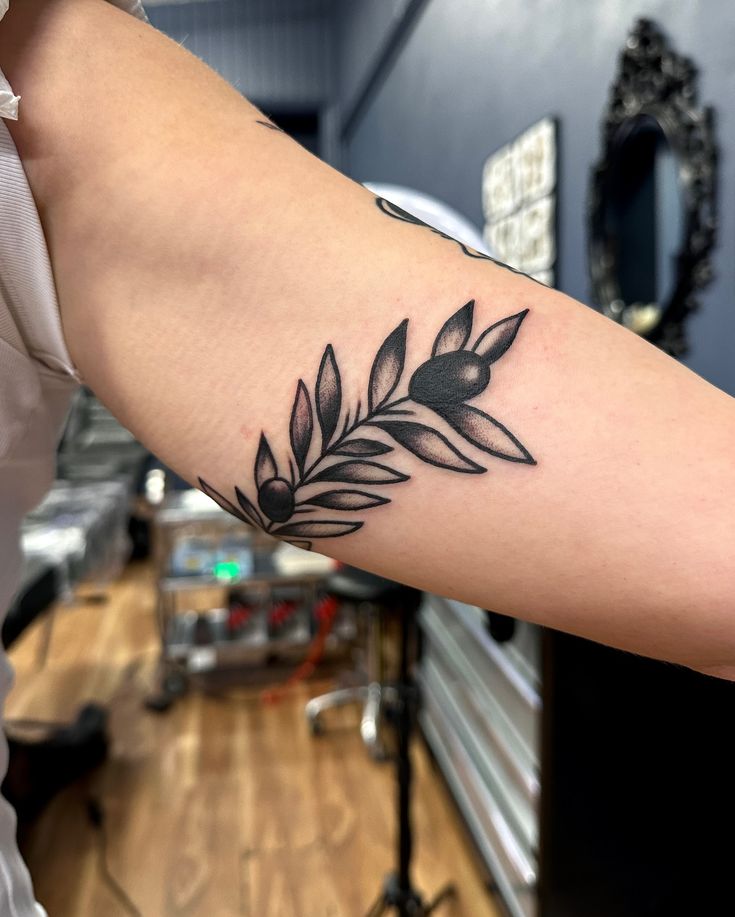 26 Olive Branch Tattoo Ideas 2025: Fine Line, Arm Wrap, Minimal, American Traditional Designs